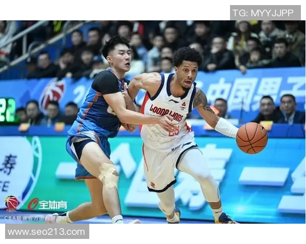 广东队与四川队激战第四节精彩瞬间回顾2018年篮球赛精彩对决